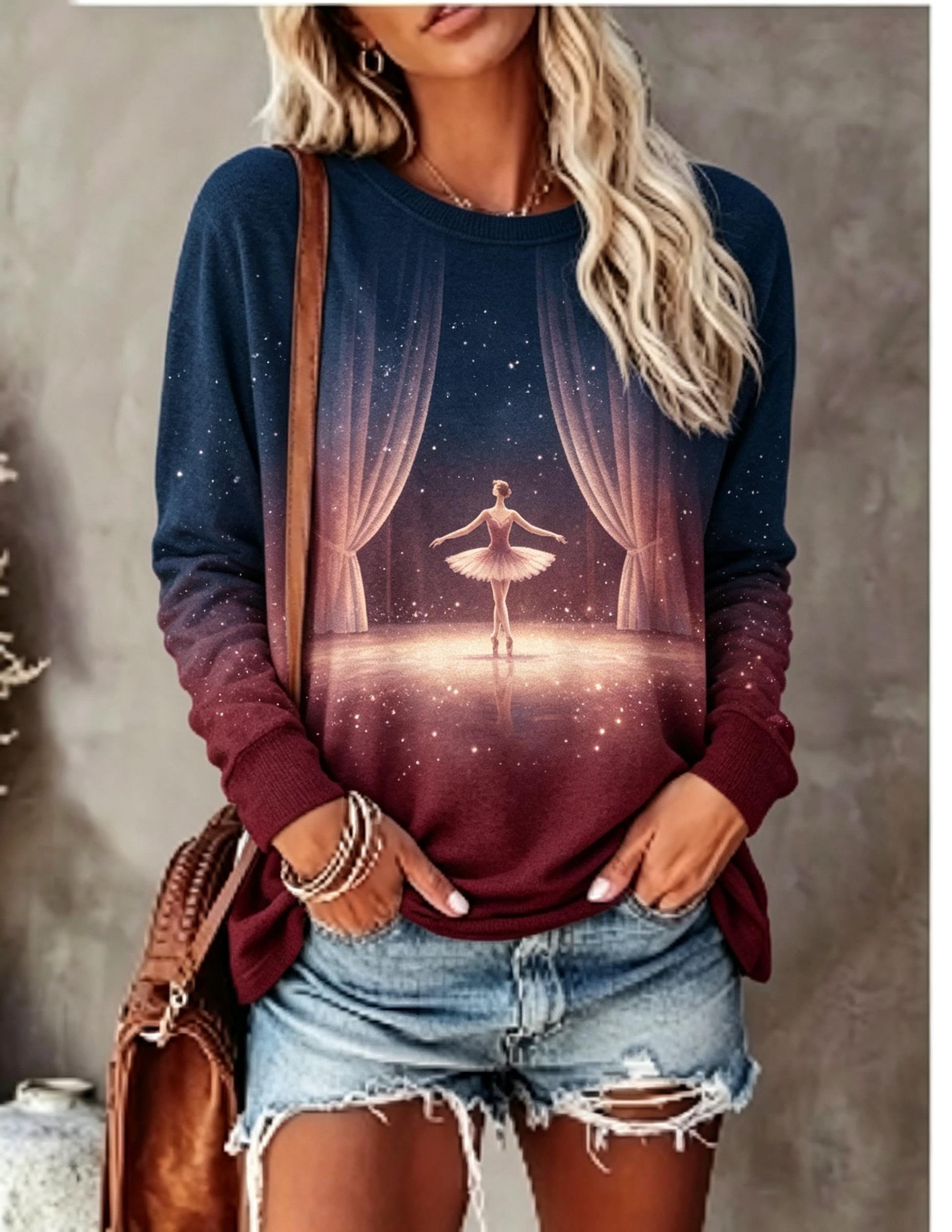 Wallpaper - เสื้อยืดแขนยาวผู้หญิง ลายพิมพ์นักบัลเลต์ ฉากม่าน ดวงดาว แสงระยิบระยับ คอวี